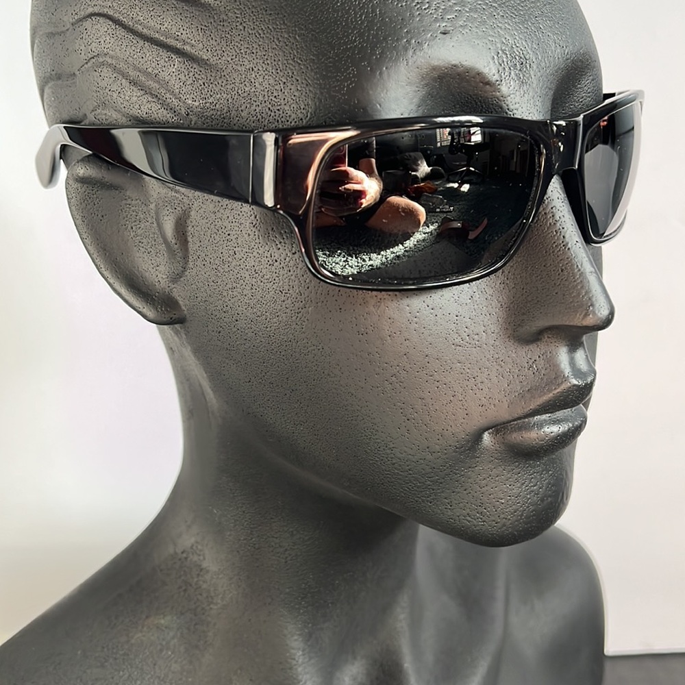 Oliver Peoples Glossy Black Sunglasses - Picture 8 of 16